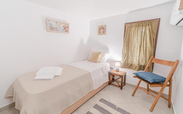 Seafront House in Andros Town with Sunrise & Ocean Views