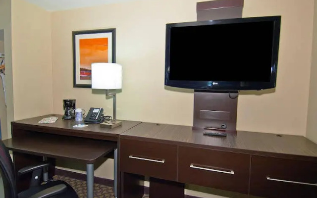 Holiday Inn Express: Pearl