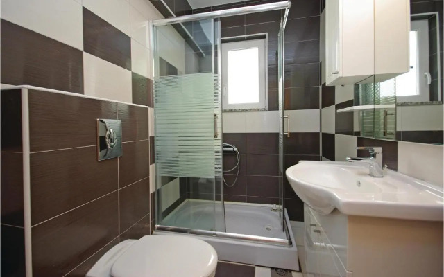One-Bedroom Apartment Makarska with Sea View 07