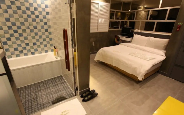 S Petite Hotel