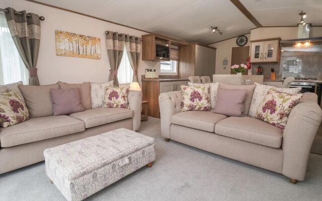 Whispering Willows 2-bed Lodge in Scarborough