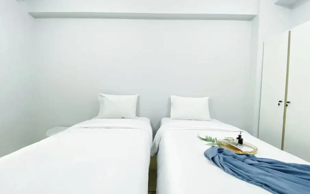 Stunning and Comfy Studio at Green Bay Pluit Apartment