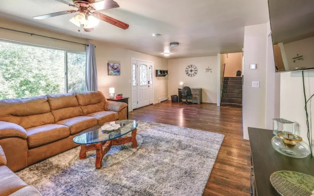 1 Mi to Downtown & River: Family Apt in Fairbanks