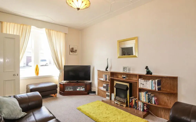 Holly Hoose