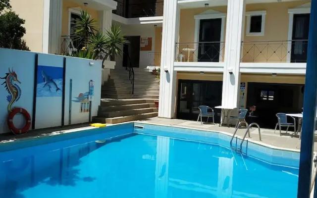 Renia Studios Standard Studio Overlooking the Swimming Pool
