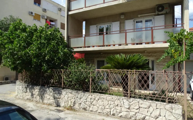 Job studio apartments