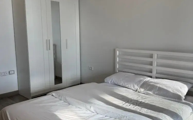 Modern Rooftop Apt with Private Terrace