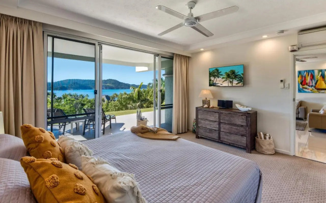 Superior Poinciana 011 on Hamilton Island
