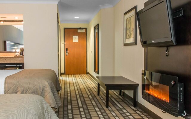 Clarion Hotel & Suites