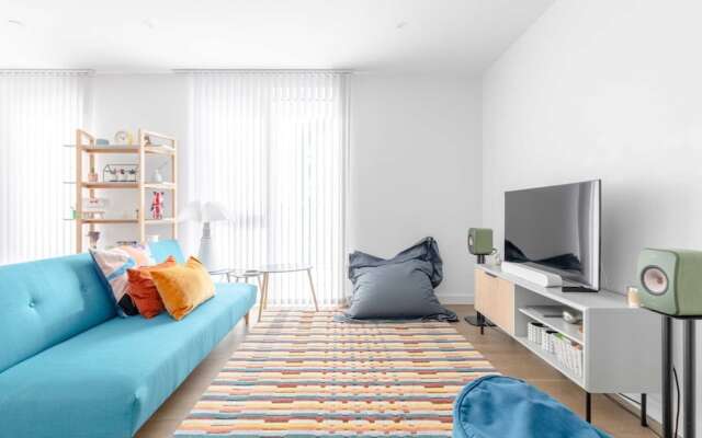 Stylish 2BD Oasis W/balcony South East London!