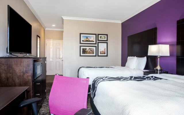 La Quinta Inn & Suites by Wyndham Columbus TX