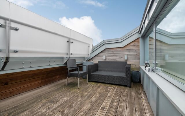 Trendy Queens Park Home Close to Hampstead by Underthedoormat