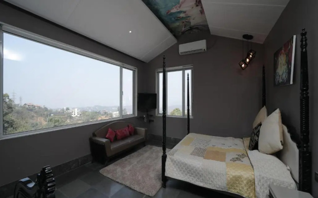 360 South, Khandala