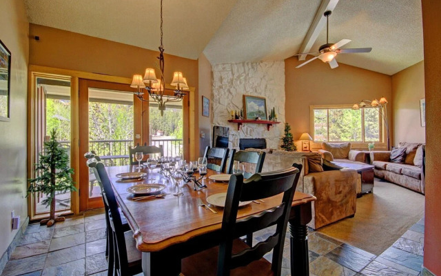 Sawmill 316 2 Br condo by RedAwning