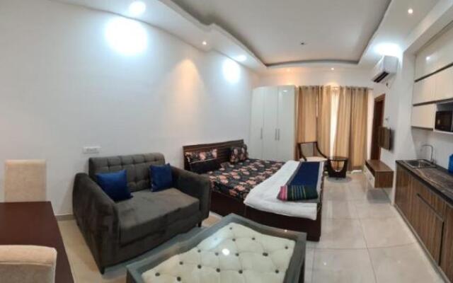 NE-1st time in Noida Stay In mall