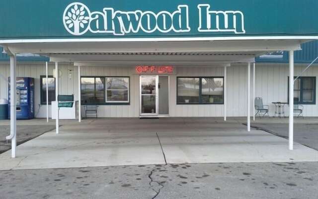 Oakwood Inn and RV Park