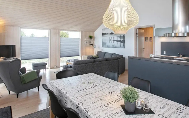6 Person Holiday Home in Vaeggerlose