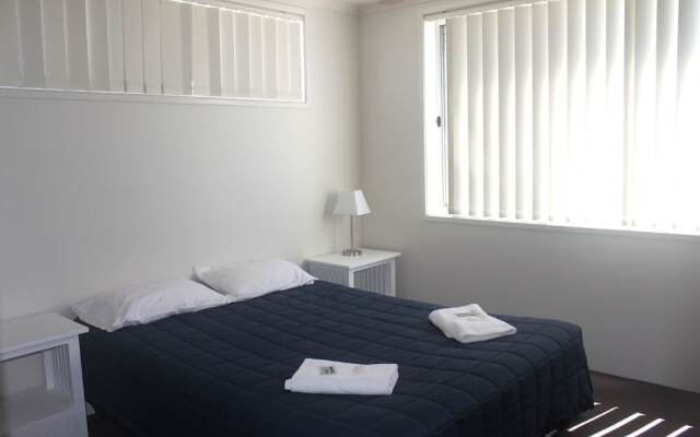 Burleigh Point Holiday Apartments