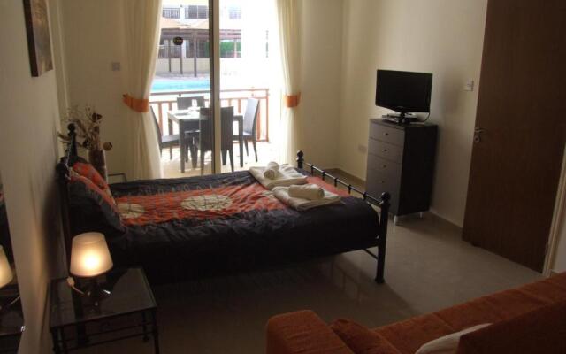 Studio with shower room E3, full kitchen, poolside, FREE WIFI