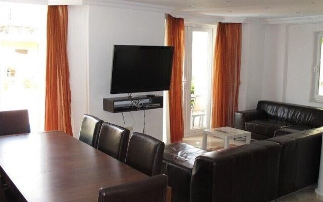 Villa CRL5 by JoyLettings