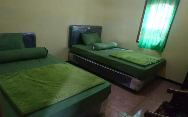 Oyo 90097 Homestay Sinta Ndani Putri