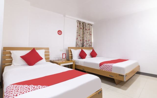 Lucky Hotel by OYO Rooms