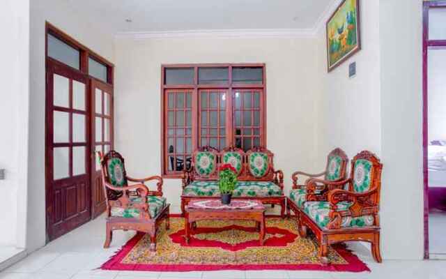 Oyo 3004 Penginapan Bromo Adi