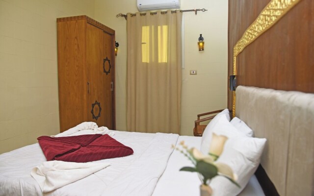 Pyramids paradise hotel