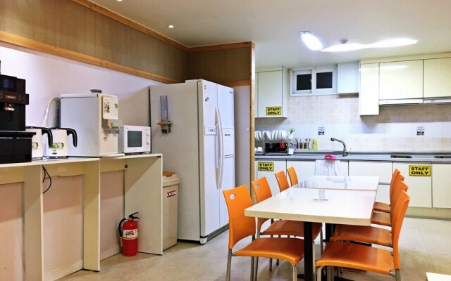 OYO Hostel Myeongdong 5