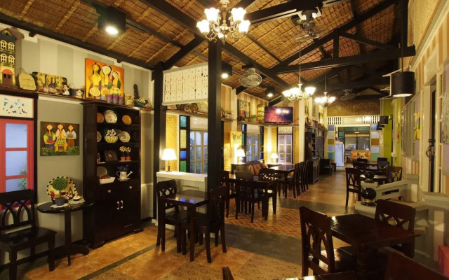 Purple Fountain Inn & Hostel