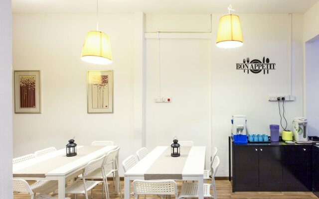 New Society Backpackers Hotel - Hostel