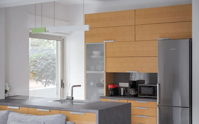 Vouliagmeni Stylish Apartment