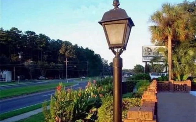 Collegiate Village Inn