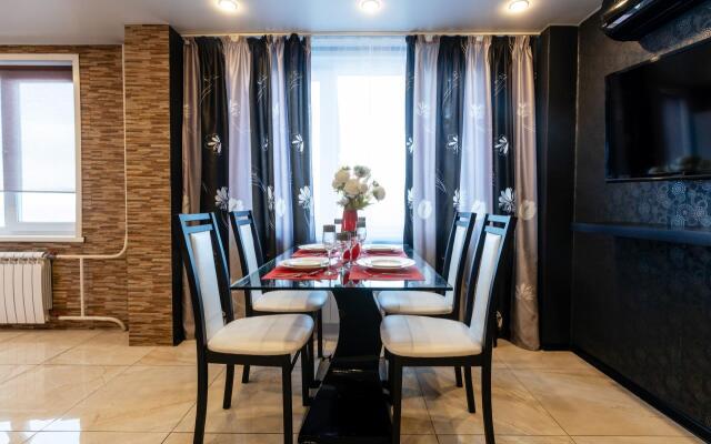 Пять звезд на Дубровинского 106