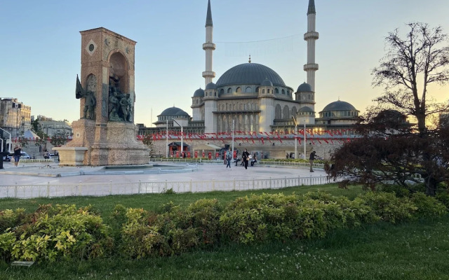 RoyalStar Taksim Family Suites