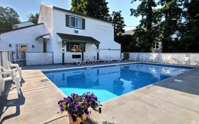 Americas Best Inn Lake George