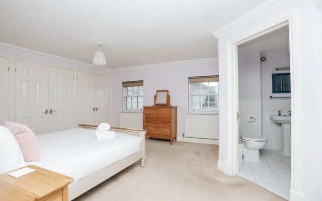 Olive Tale - From 225 Per Night