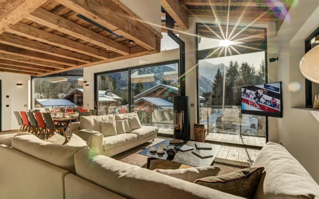 Chalet Red Fox