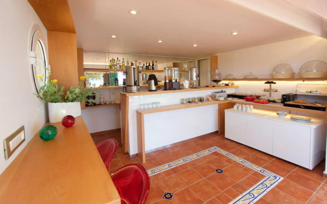Felix Residence
