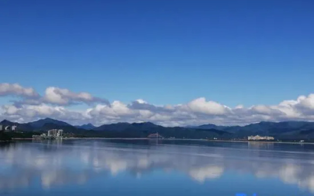 Taiping Lake Mystical Deer Hotel