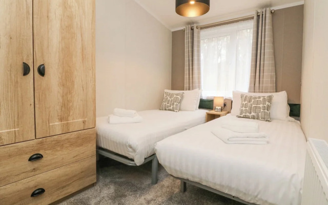 18 Manleigh Park