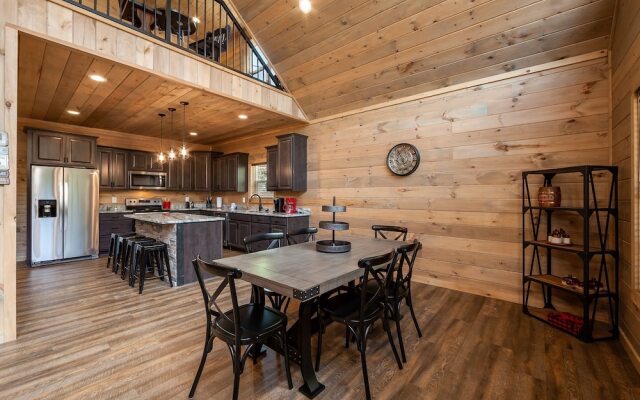 Creekside Manor Too 2 Bedroom Cabin by RedAwning