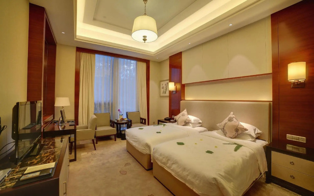 Southeast Huadu Hot Spring Hotel