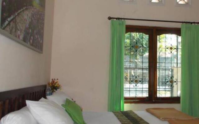 Omah Rojo Family Guest House