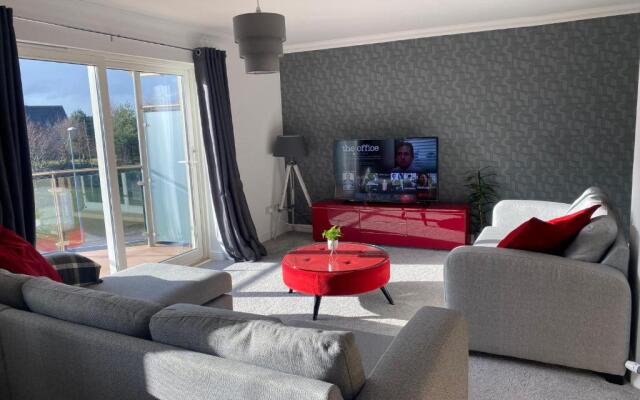 The Duplex Nairn- Spacious 3 Bedroom with sunny balcony