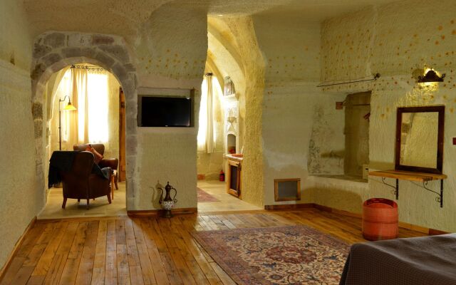 Seki Cave Suites