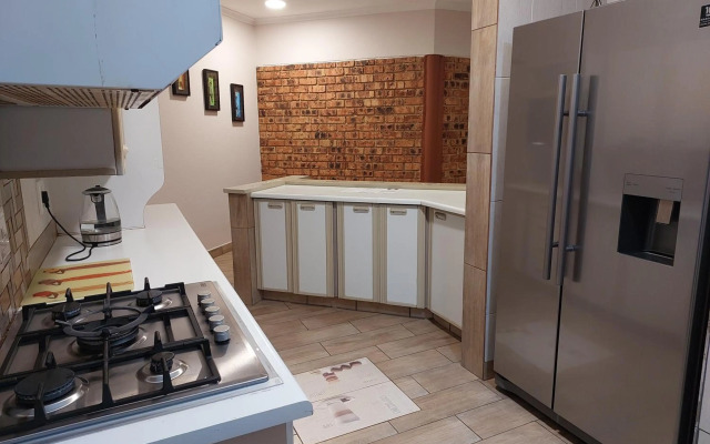 Twins Guest House Astoni