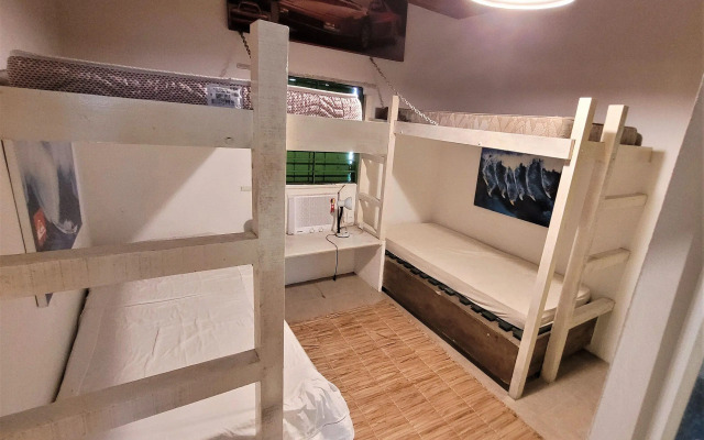 Linda casa com piscina a poucos passos da praia