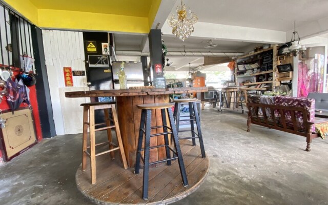 Oyo Home 90295 Beacon Homestay Kuching