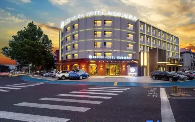 Yueweizhi·rong Hotel (Baoding Chaoyang North Street Wanda Plaza branch)